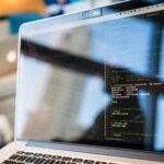 ¿Necesito un título universitario para trabajar como desarrollador de software?
